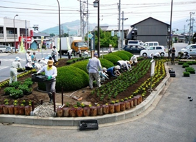 地域の力で信州の道路を花いっぱいに!キレイな道路をつくりたい!~アダプトシステムにご支援ください~